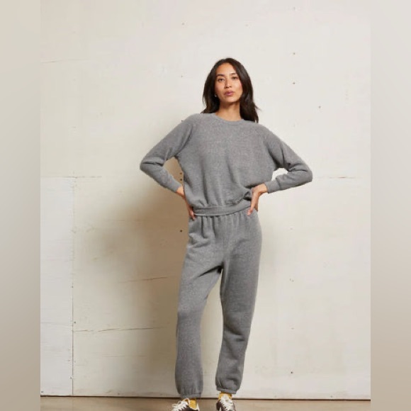 Perfectwhitetee Perfect white tee easy fleece Stevie sweatpants
Set of 4 - Picture 2 of 5